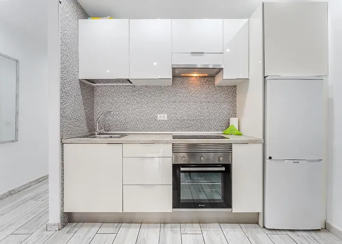 In Mareverde Complex * 阿德耶